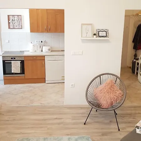 Előkapu Apartman *
