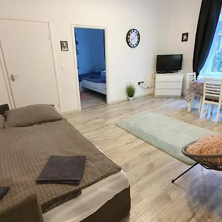 Előkapu Apartman *
